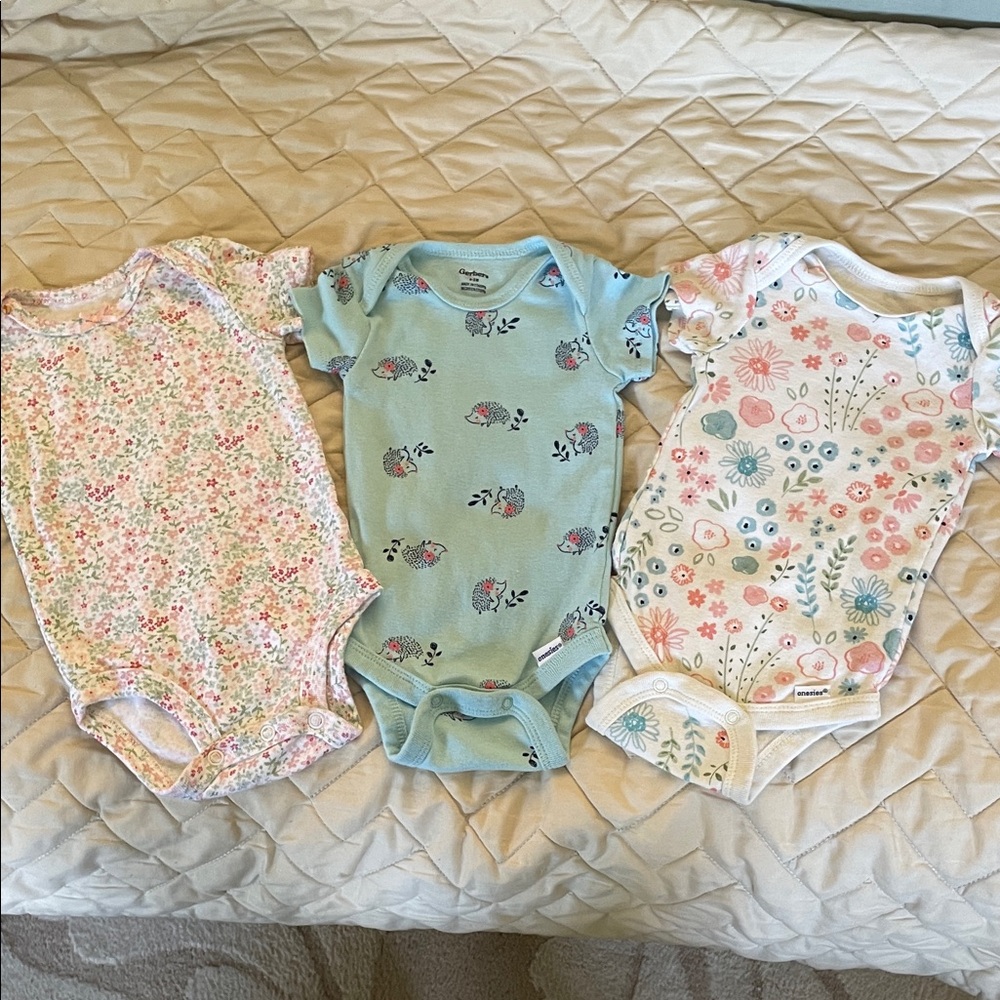 Infant Onesies 3 piece Bundle Size 0-3M